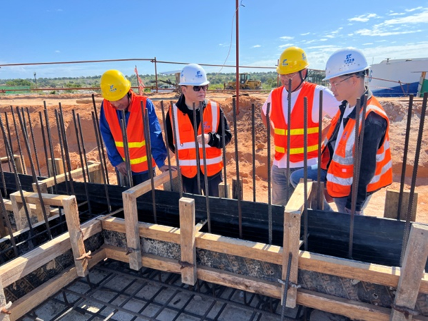 集團(tuán)領(lǐng)導(dǎo)赴莫桑比克一線(xiàn)短期工作