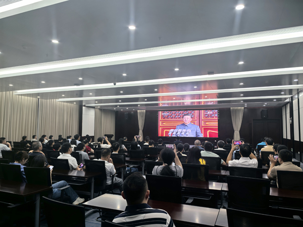 致敬強(qiáng)國(guó)榮光 凝聚企業(yè)擔(dān)當(dāng)——集團(tuán)組織觀(guān)看9.3閱兵儀式